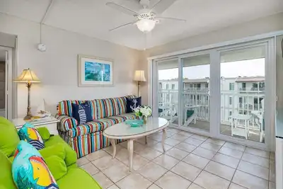 Image de Unité avec vue sur la mer au Beach Club. Piscine, accès à la grande plage, tennis et plus!