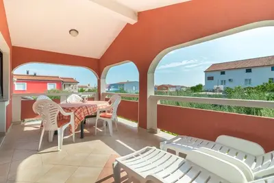Image de Appartement de deux chambres avec la terrasse Vir (A-16768-b)