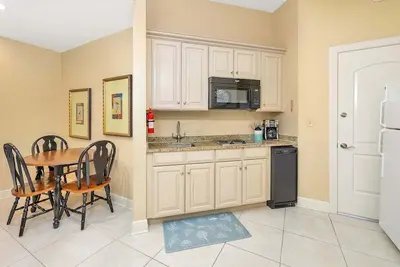 Image de Situé près de St. Jetée de Simons Island, restaurants, phare et parc Neptune au bord de l'océan