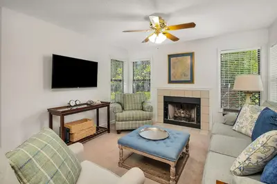 Image de Près du village, commode aux magasins, aux restaurants et à la plage