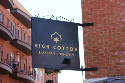 Image de Condo haut coton sur la place