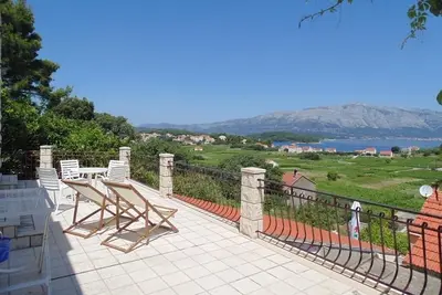 Image de Appartement de deux chambres avec la terrasse et la vue sur le mer Lumbarda, Korcula (A-4370-c)