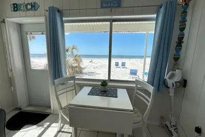 Image de Nouveau Sur Le MARCHÉ! ! Chalet Avant De Plage Direct - Passez À La Saison!