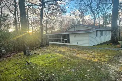 Image de Maison de montagne paisible près du parc d'état de Caesar's Head, Mountain Bridge