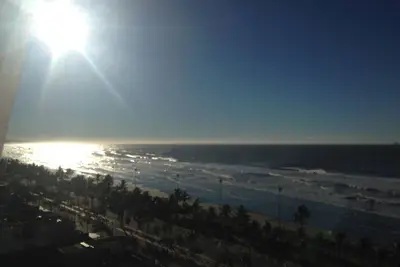 Image de Peruíbe court avec la plus belle vue de la côte