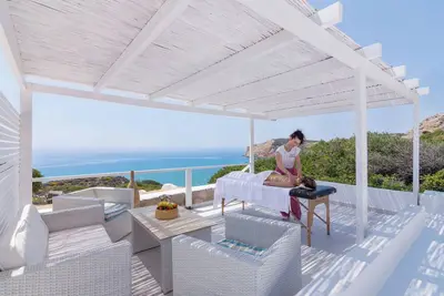 Image de Maison moderne avec une vue imprenable sur la mer