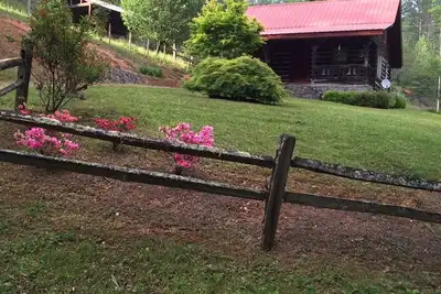 Image de Log Cabin Location Inn --Vacation sur la superficie et de l'eau à la truite à l'avant