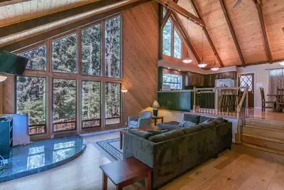 Image de Truckee Comfort * Grand plan d'étage ouvert * Edmunds