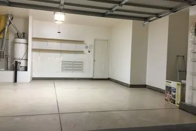 Image de Maison de designer non meublée. 6 personnes.