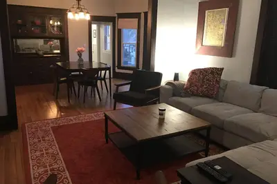 Image de Linden Hills - 2 pâtés de maisons des lacs - Xl 2 chambres - rez-de-chaussée