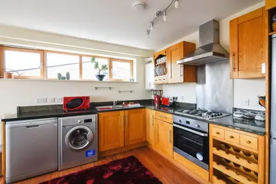 Image de Penthouse avec vue sur la ville - Balcon et parking