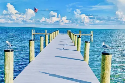 Image de Condo Magnifique avec Balcon / Piscine dans Oceanfront Building dans la belle Islamorada!