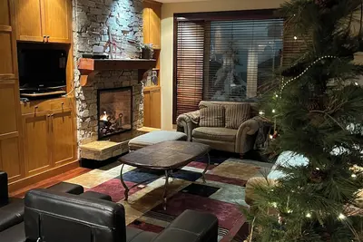 Image de Salle de théâtre pleine grandeur chalet vrai ski aux pieds