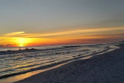 Image de Mers du Sud n ° 204 - Une chambre - Une salle de bain au deuxième étage
