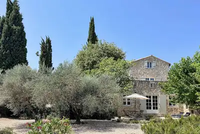 Image de Traditionnelle Ardèche Maison dans un endroit calme