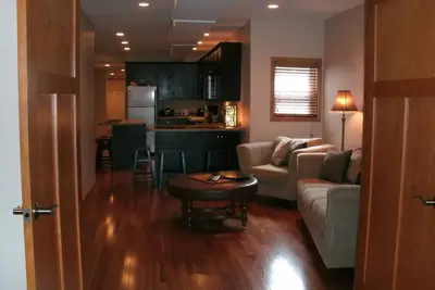 Image de Premier Lieu Sur Historic District commercial de Grand Ave.