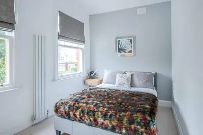 Image de Marque récemment rénové, charmant appartement d'époque à Brondesbury Park