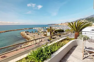 Image de Magnifique 3p face mer avec terrasse de 46m² et parking privé