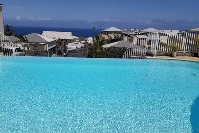 Image de Eden Appt, T2  standing 4 personnes, piscine, vue mer, St Gilles