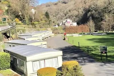 Image de Caravane statique Ă deux lits. Belle 10 min Ă pied du Centre de Lynton