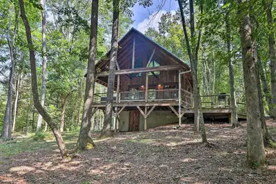 Image de Cabine romantique de la région d'Asheville avec terrasse et bain à remous!