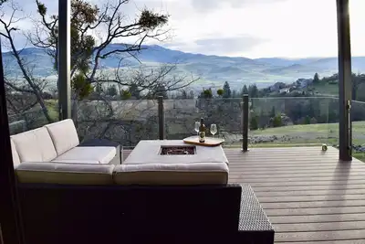 Image de Brand New Custom Ashland Home avec une vue fantastique sur la montagne