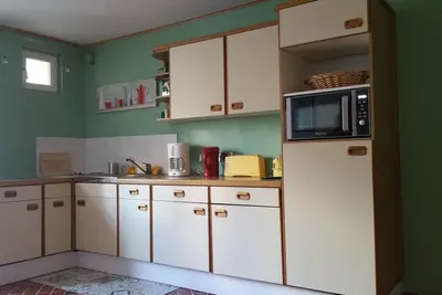 Image de Appartement de type F2 avec 1 chambre et un séjour, cour attenante.