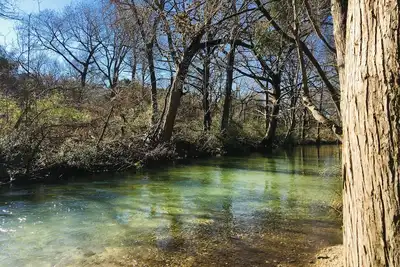 Image de Bella Rosa Cottage! Promenez-vous sur la place Wimberely! Cypress Creek à quelques pas