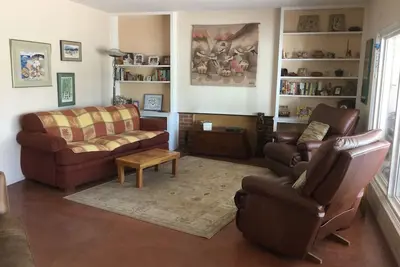 Image de Maison historique dans un merveilleux quartier familial et convivial! À un demi-kilomètre de l'Université de l'Alberta