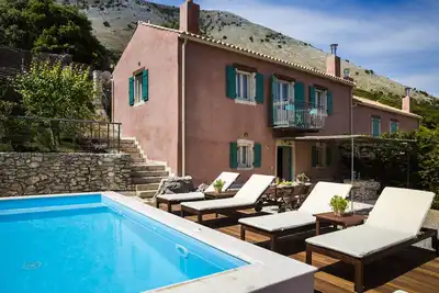 Image de Iconic Villas, Villa Rosa avec piscine privée et vue imprenable sur la montagne