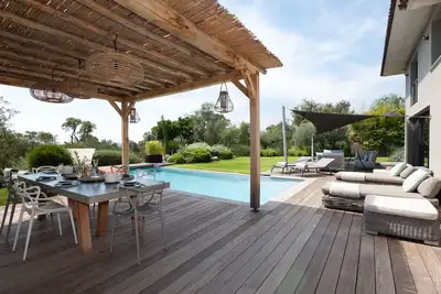 Image de Villa contemporaine, 4 chambres, 8 personnes, piscine proche St Cyprien