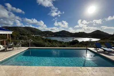 Image de Côté piscine au paradis, Castaway Villa