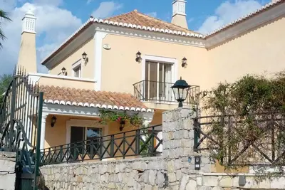 Image de Superbe villa de trois chambres avec piscine privée située dans un endroit calme