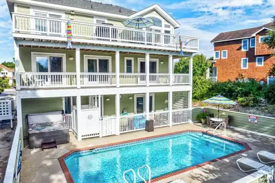 Image de Sundowner | 1600 pieds de la plage | Piscine privée, bain à remous