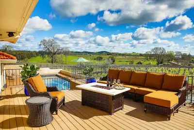 Image de Nouveau! Vignoble de travail avec piscine privée à Plymouth!