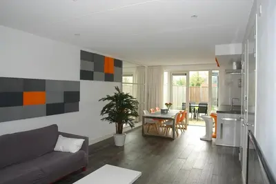 Image de Nouvelle maison moderne à distance de marche de la ville pittoresque de Veere