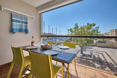 Image de Belle vue Marina. Résidence calme. Grande piscine, parking privé. WiFi illimité.