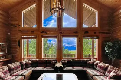Image de Cabane en rondins de luxe près du lac Cascade, 80 acres, 22 couchages +, camping-cars bienvenus, Cascade, McCall, Donnelly