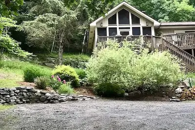 Image de Ski House - charmante maison près de Catamount / Butternut / Jiminy Peak