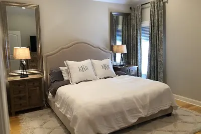 Image de New Ole Miss Location de 3 chambres à coucher. 8 personnes