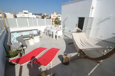 Image de Top-moderne et confortable appartement en duplex avec grande terrasse Ă 100m de la mer