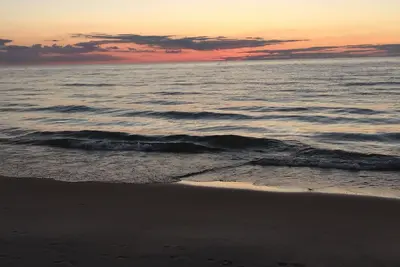 Image de Lac Michigan Beachfront Home; 200 'de plage privée sur le lac Mi