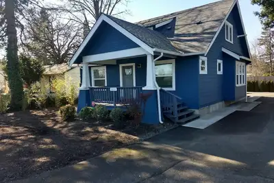 Image de Récemment rénové à proximité du centre-ville, consultez les photos