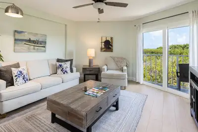 Image de Profitez de la simplicité moderne avec une vue imprenable sur l'océan Wifi, piscine et plage