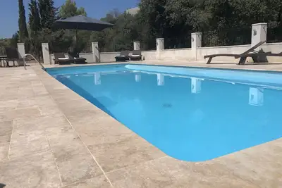 Image de Charmante villa familiale avec une nouvelle piscine privée et chauffée