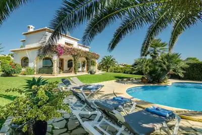 Image de Villa Miramar - Rénové pour 2018 une villa majestueuse au sommet d'une falaise avec vue sur la mer e