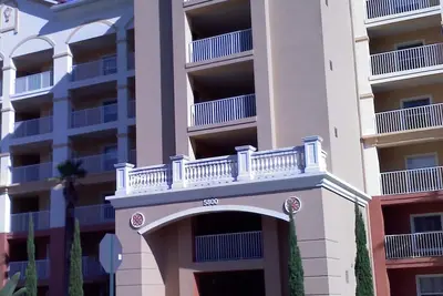 Image de Absolument magnifique une multipropriété de chambre / station juste à côté de Disneyland.