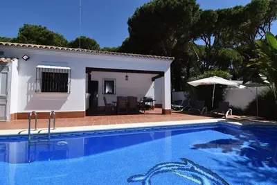 Image de Villa avec grande piscine et excellent emplacement