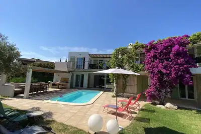 Image de Villa Bord de Mer 200 m de la plage avec Piscine\nGet get home vous accueil