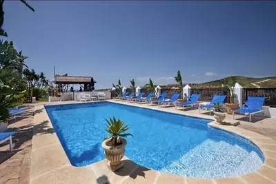 Free bar, Private Pool, Jacuzzi, Wifi, Football, Pool Table, Table tennis, Air/C